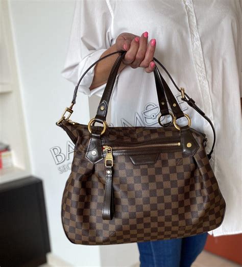 goudkleurige messing oorhanger louis vuitton|louis vuitton handbags.